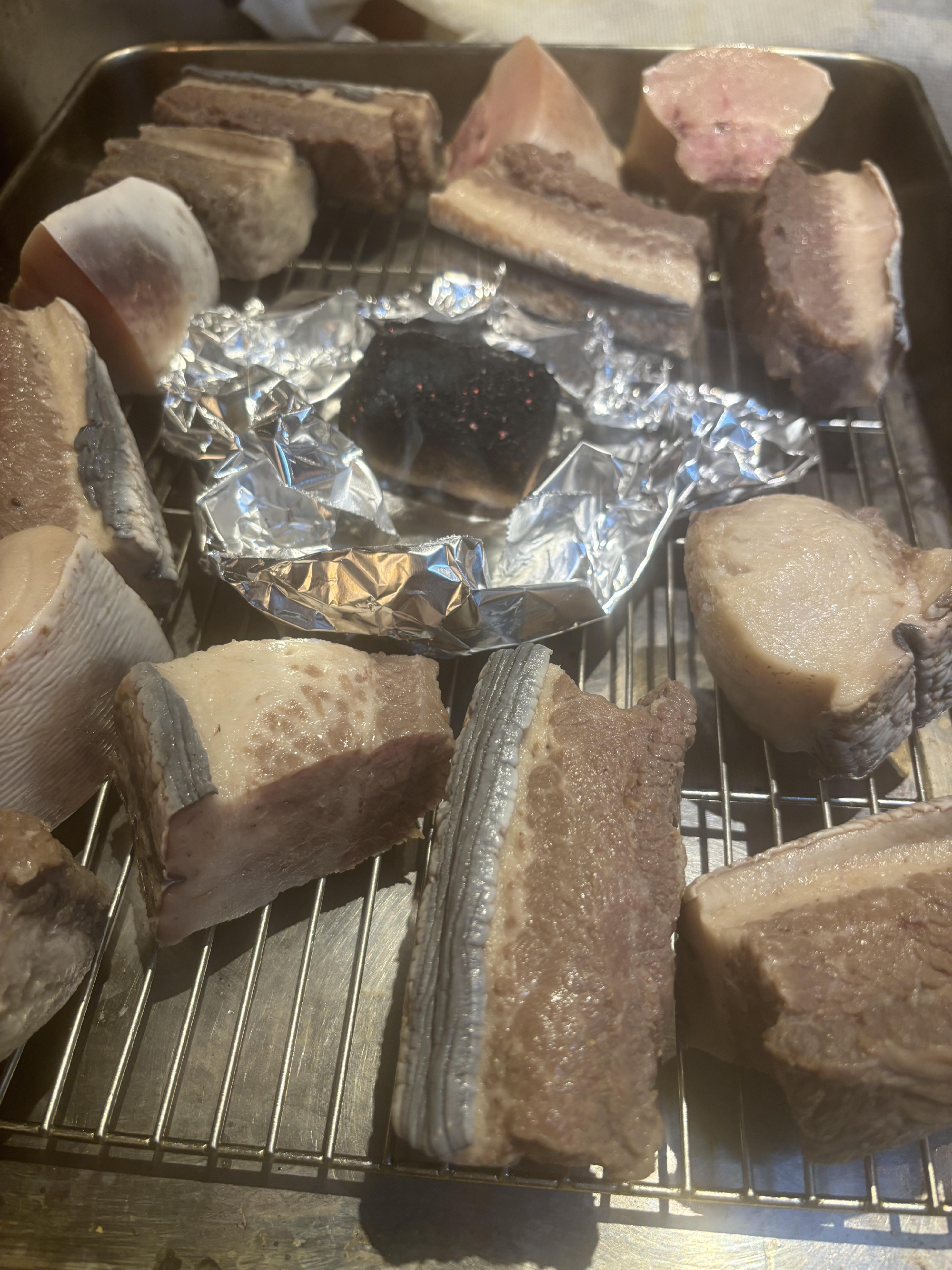 三重　熊野灘　生ミンク鯨　鯨ベーコン出来上がりました